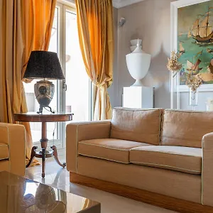 Tawn Luxury Bari